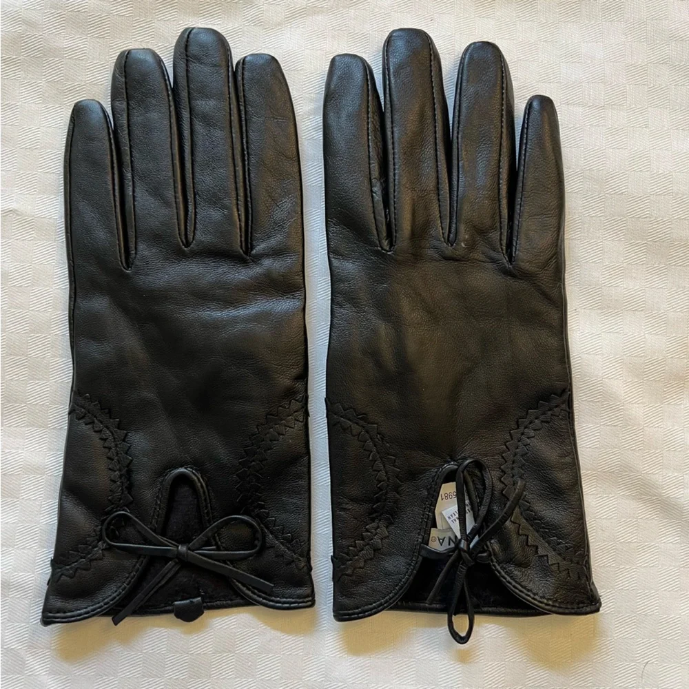 Merona Black Leather Preppy Gloves